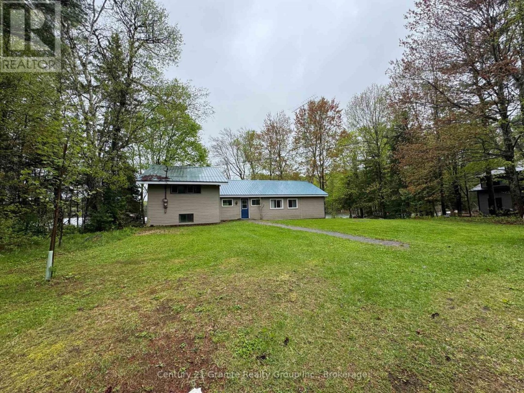 1036 Shirleys Road, Haliburton Lake
