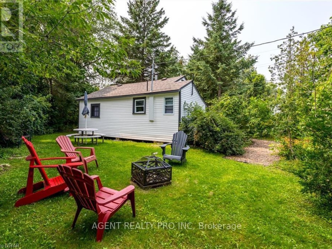 21 ORIOLE ROAD, Cameron Lake