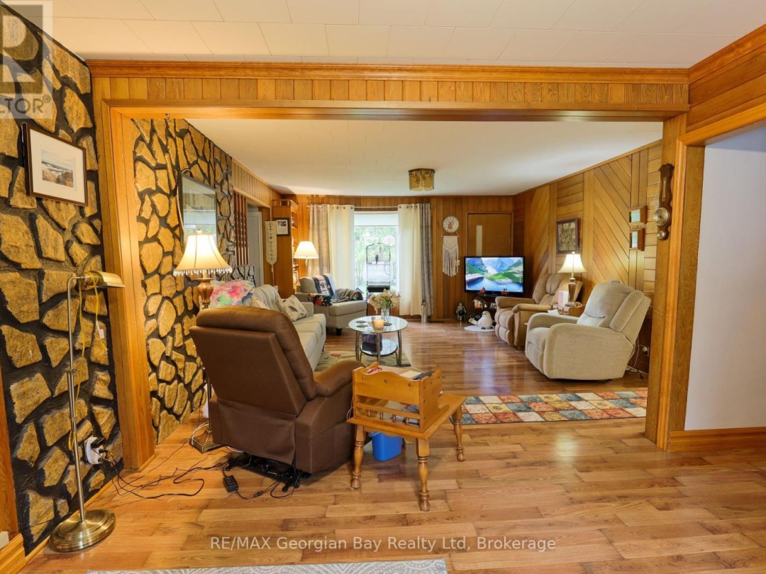3485 Fraser Lane, Tay