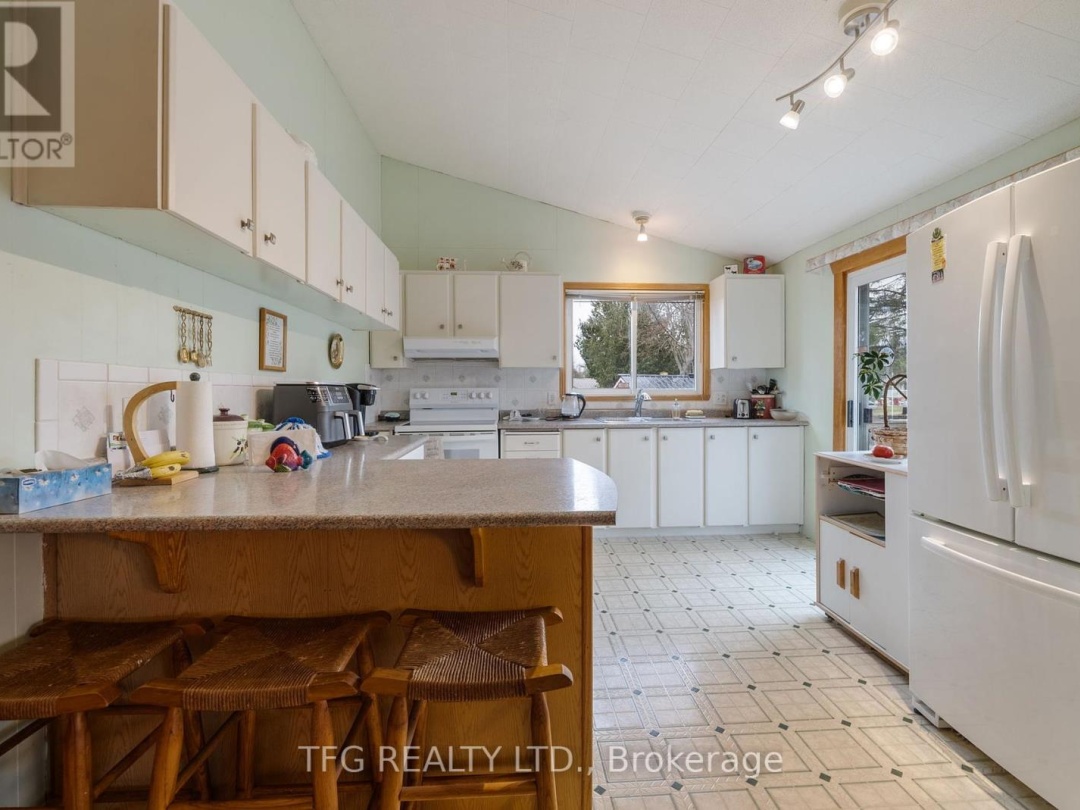 12 North Bayou Road, Sturgeon Lake