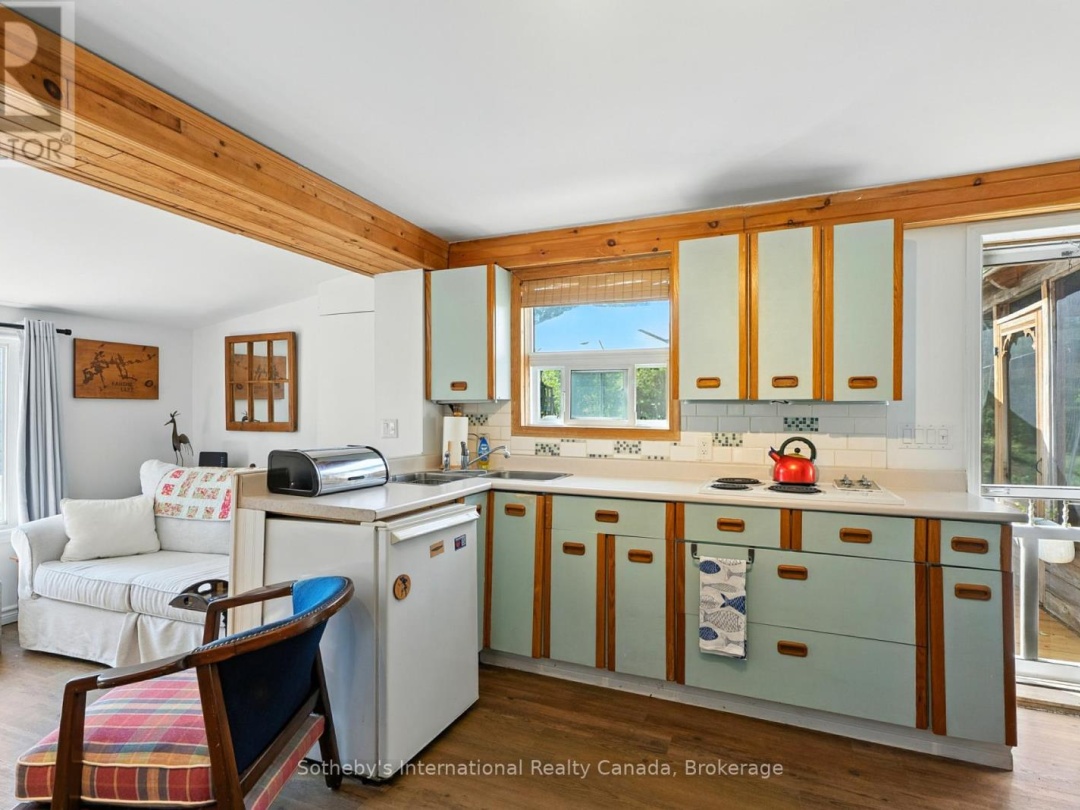 1118 SOUTH KAHSHE LAKE ROAD, 