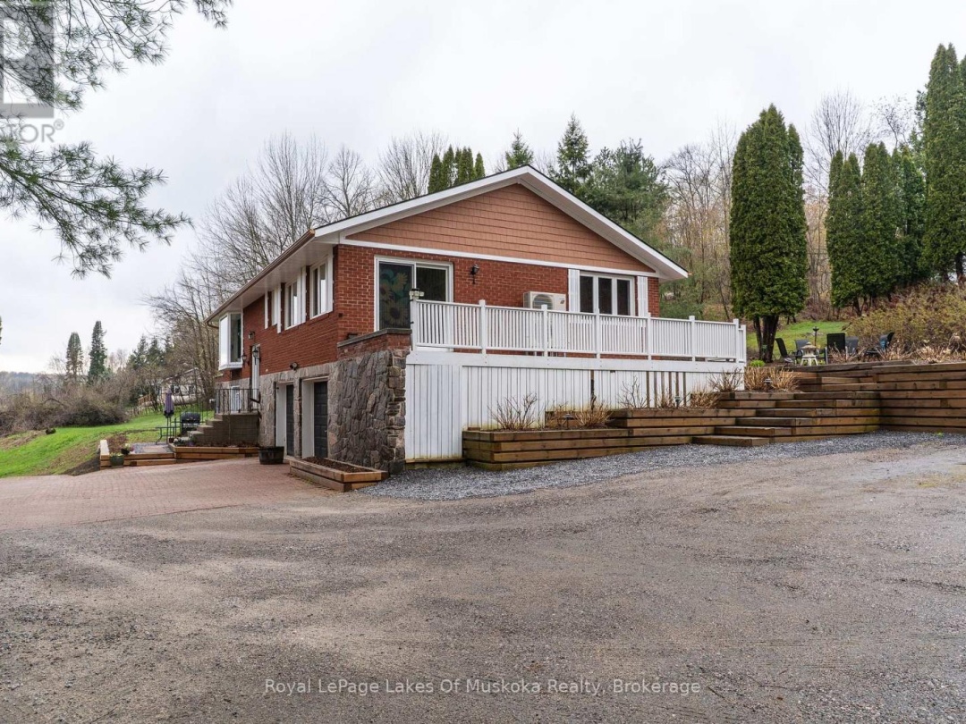 183 SANTAS VILLAGE ROAD, Muskoka River