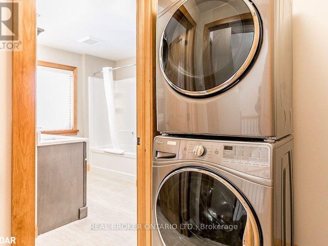 1841 Muskoka Road 118 Road W Unit# 1B, Lake Muskoka