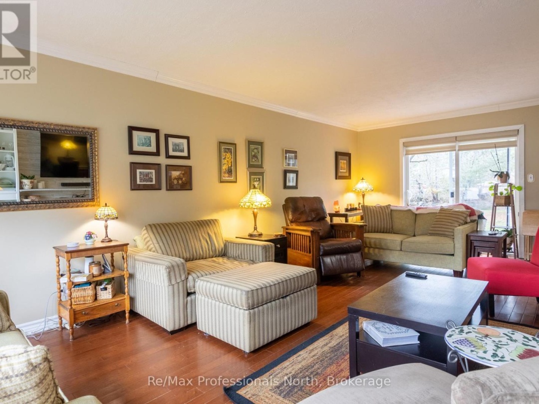 80 Invergordon Avenue, Gull Lake