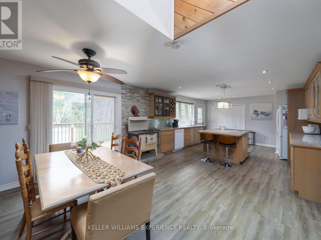 1936 Peninsula Point Road, Sparrow Lake