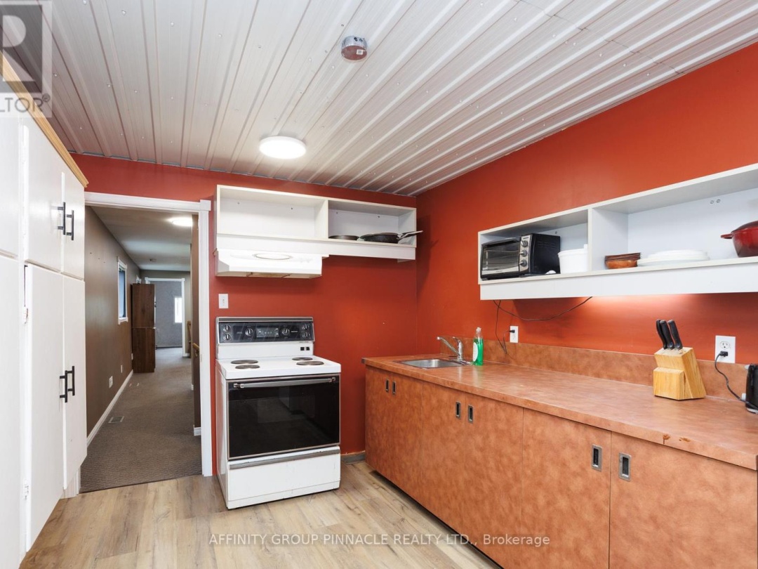 1042 SKYLINE ROAD, 
