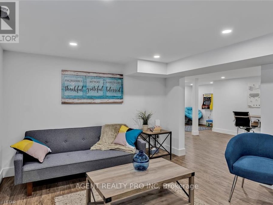 21 ORIOLE ROAD, Cameron Lake
