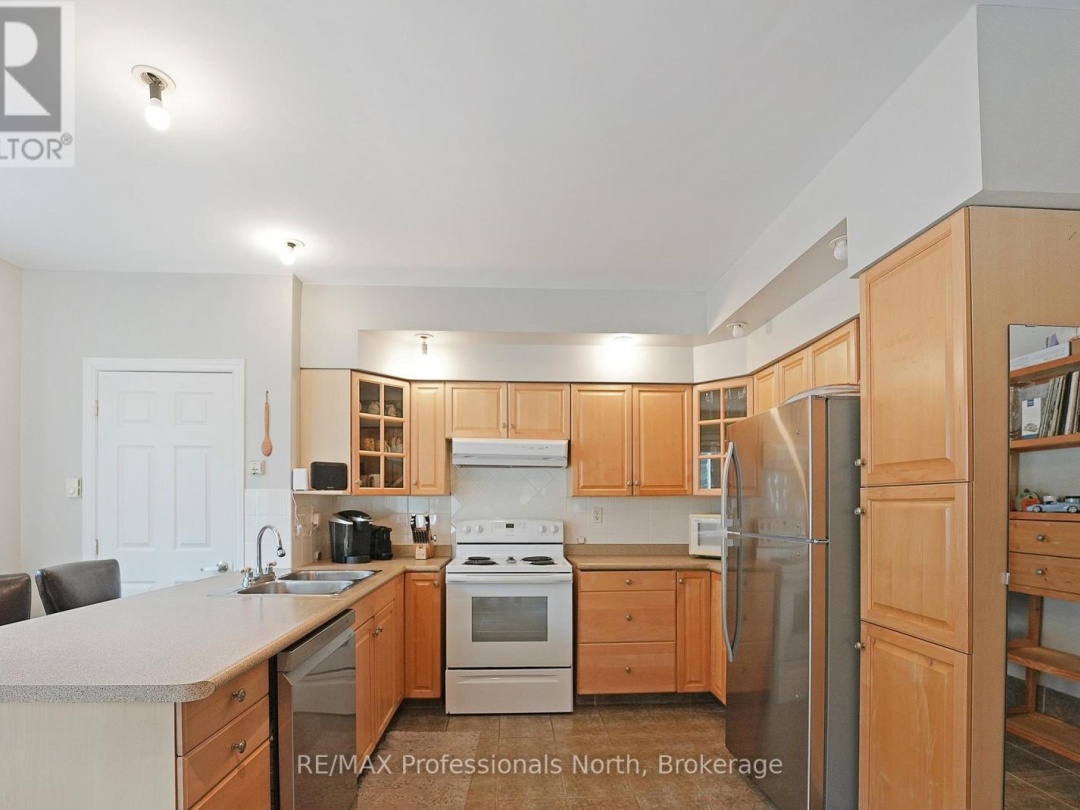 1008 Cherokee Trail, Halls Lake