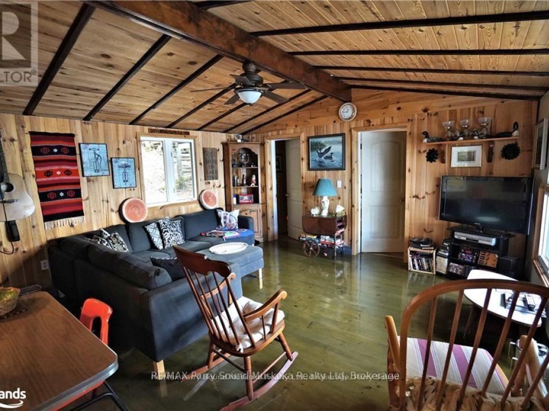 121 Healey, Healey Lake