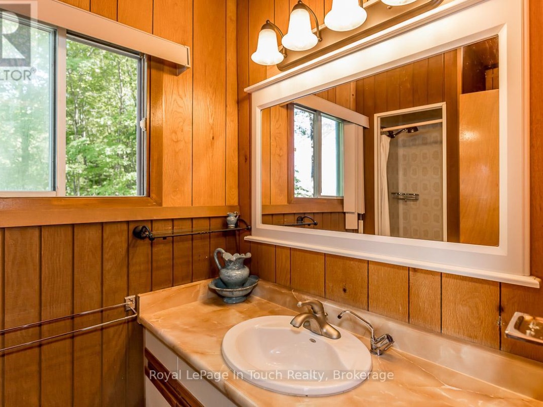 36 Yellowhead Island, Gloucester Pool
