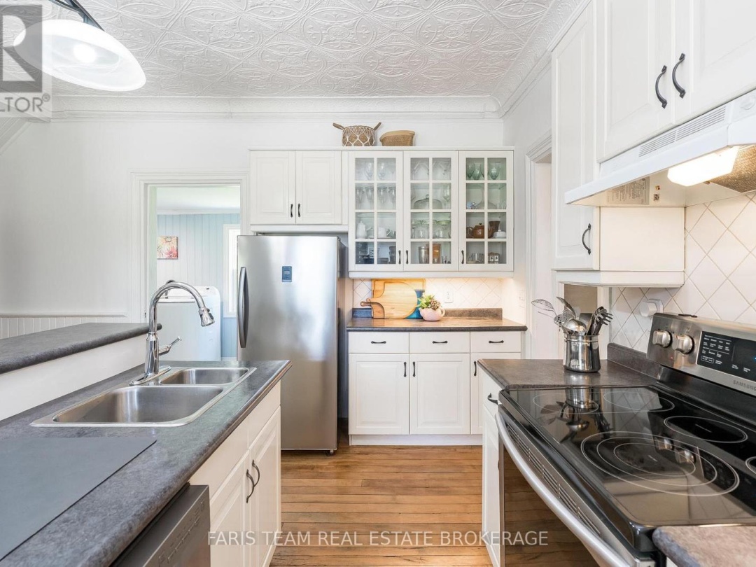 323 WARMINSTER SIDE ROAD, 