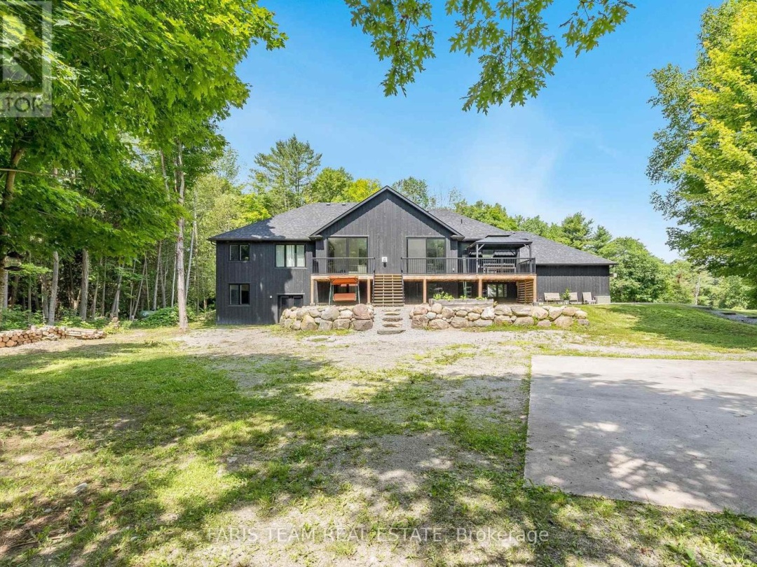 151 Mount Saint Louis Road E, Coldwater Lake