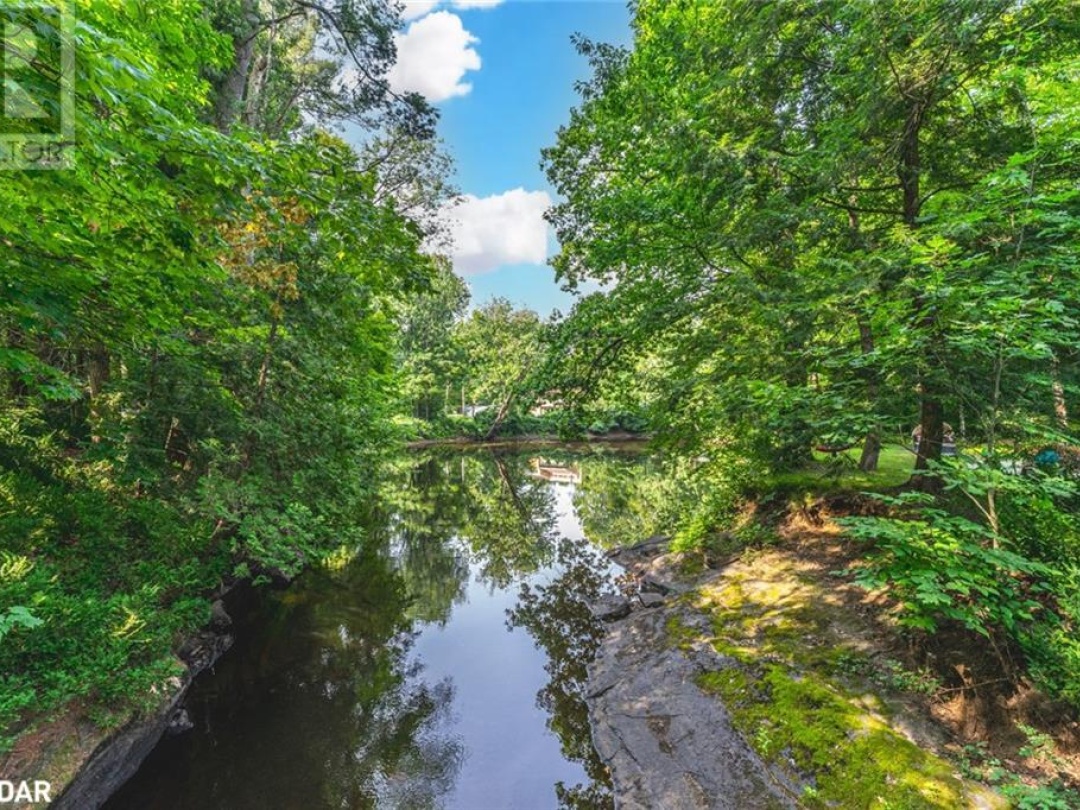 7498 ISLAND Crescent, Black River