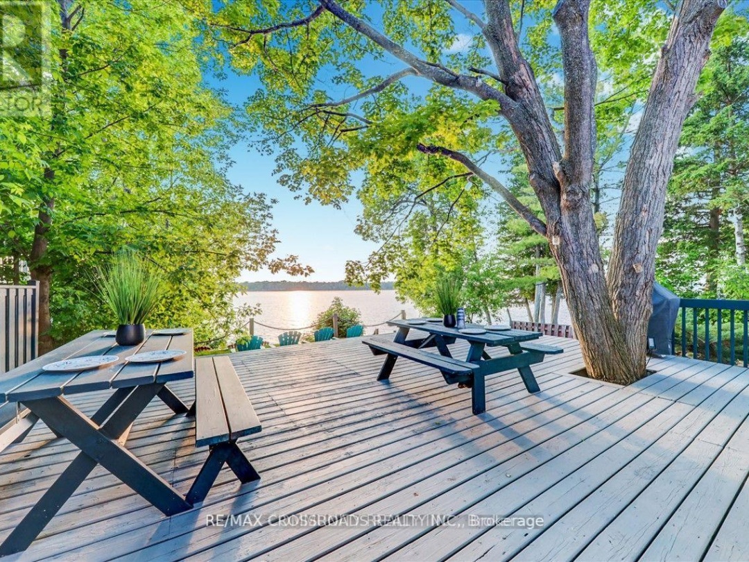 5794 Victoria Park Road, 