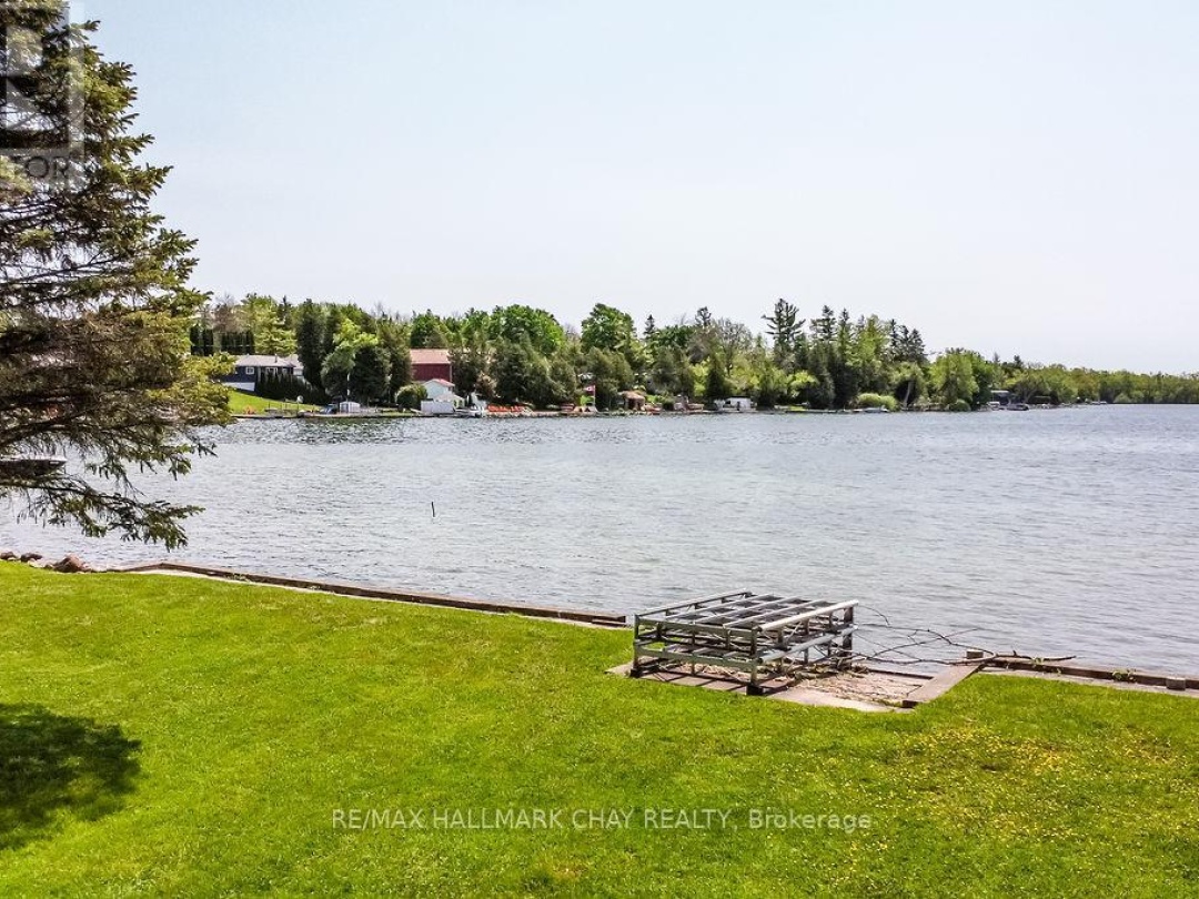 5566 Gray's Bay Road, Lake Couchiching