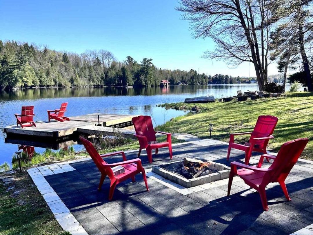 1025 Dickies Lane, Gooderham Lake