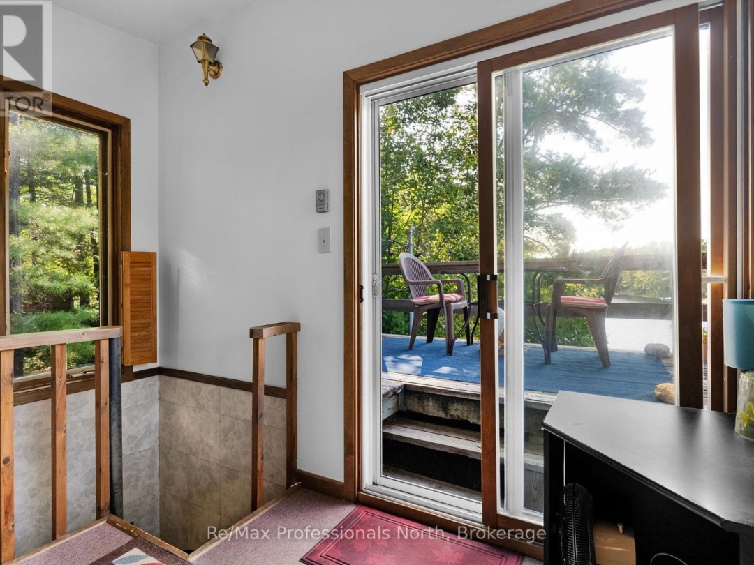 1118 Tomingas Road, Sunny Lake