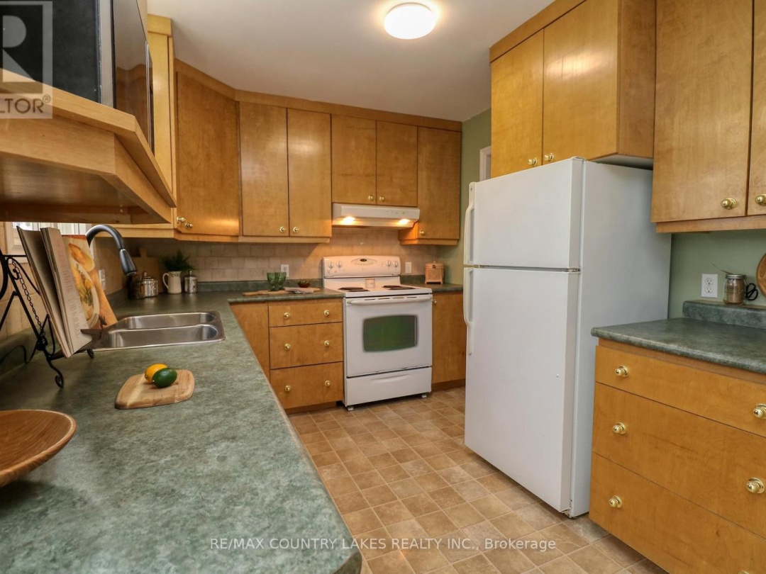 2899 GEORGINA DRIVE,