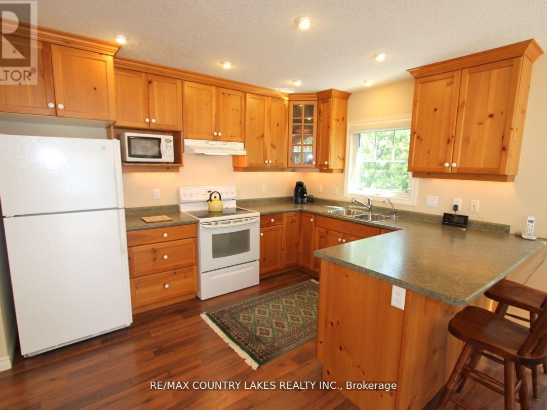 275 MCGUIRE BEACH ROAD, Canal Lake