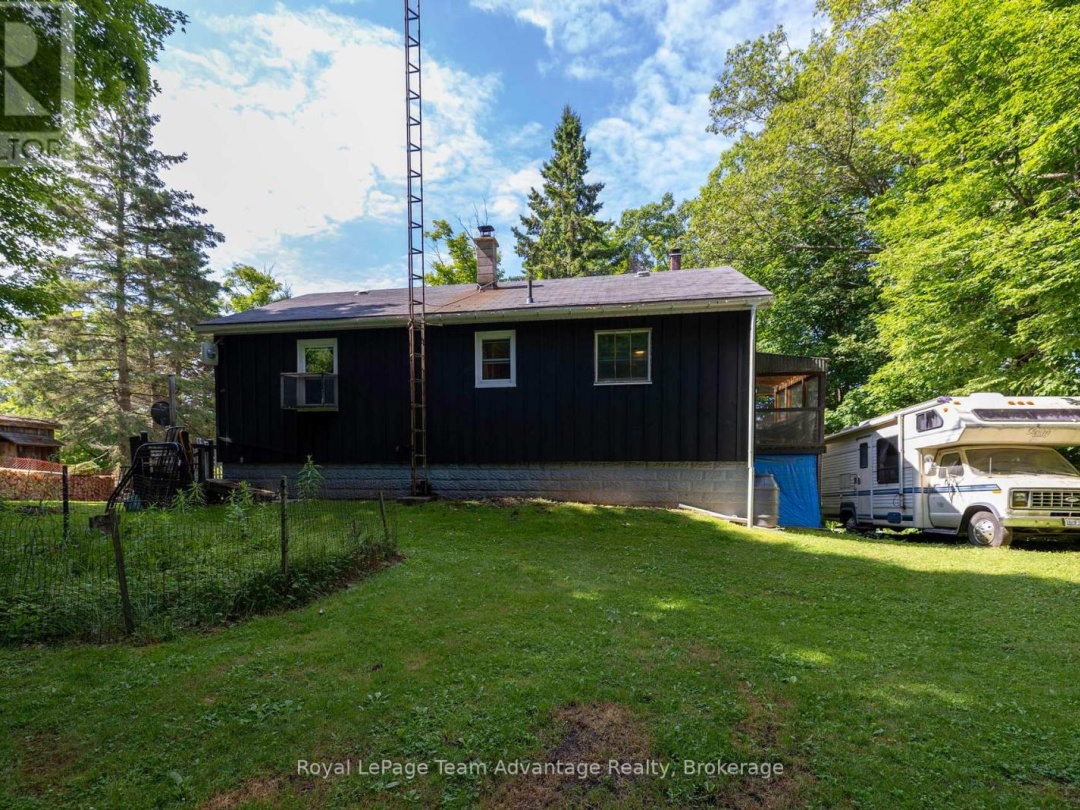 9 WOODS LANE, 