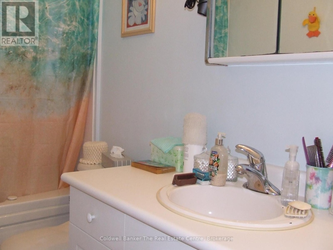 205 - 115 BOND STREET E, 