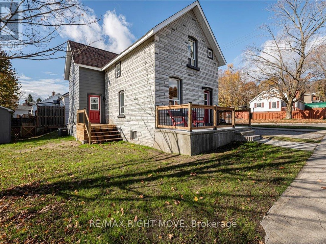 89 DOUGLAS STREET, Orillia