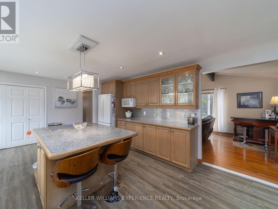 1936 Peninsula Point Road, Sparrow Lake