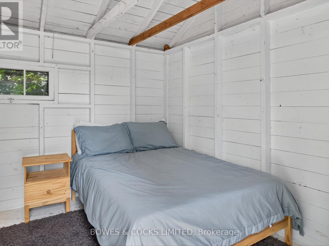 32 STURGEON GLEN ROAD, 