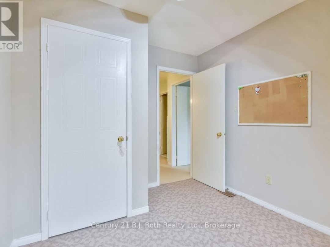 9 492 Laclie Street, Orillia