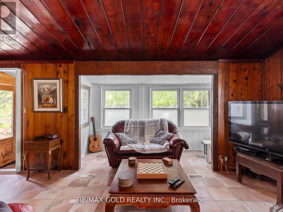 1305 CAROL ANN AVENUE, 