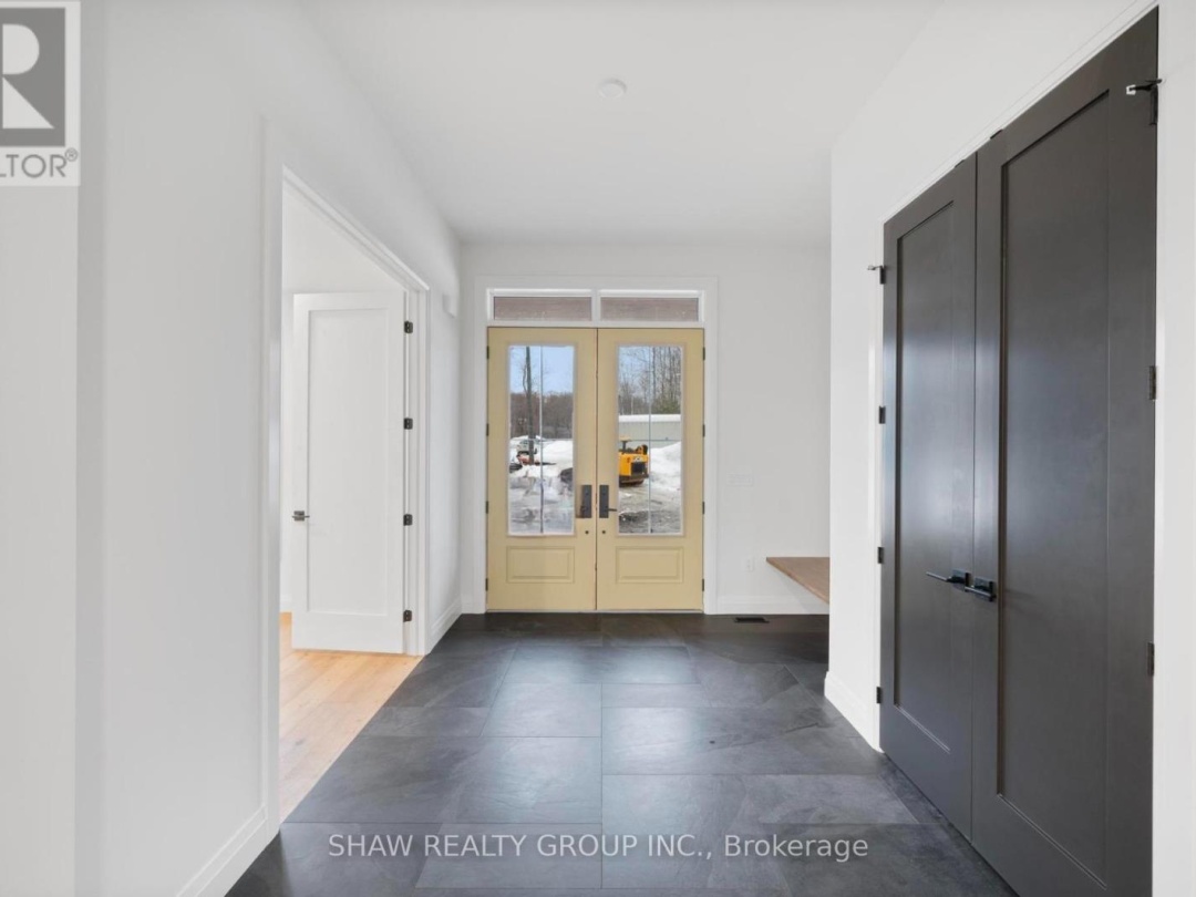 33 GLEN EAGLE COURT, 