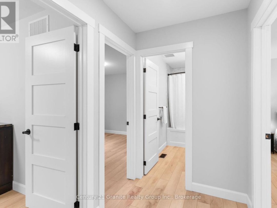 1009 HYACINTH ROAD, 