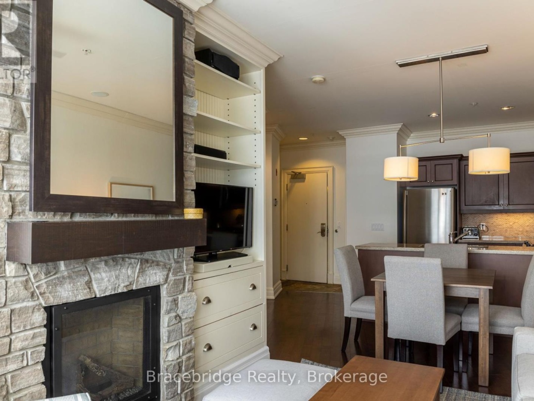 E206 D1 1869 Muskoka 118 Road W, 