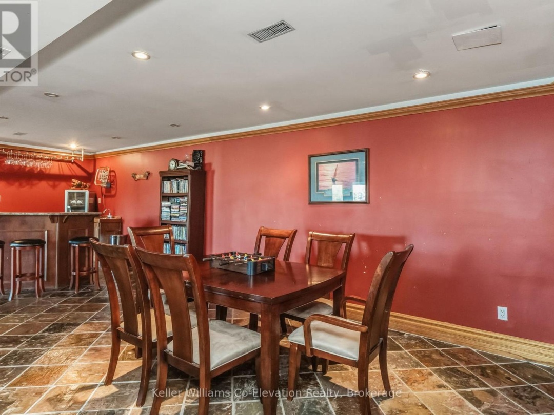 804 KINGS FARM ROAD, 