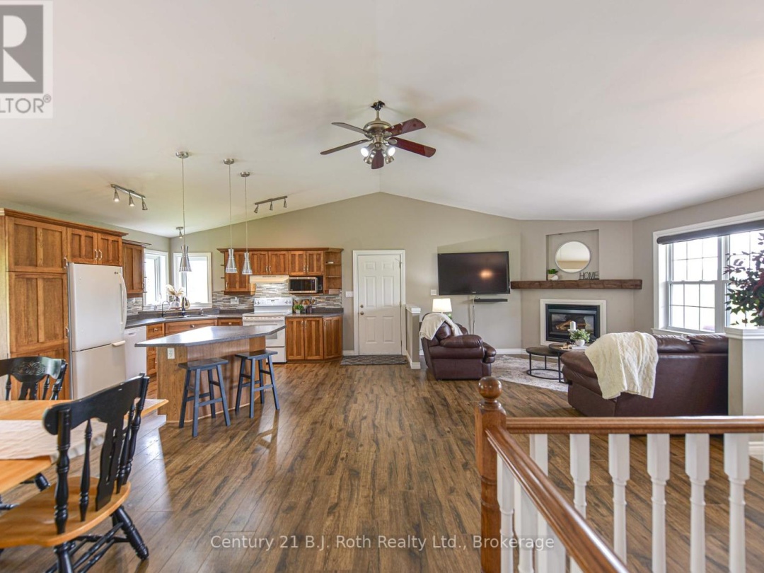 3516 Kirkfield Road, Dalrymple Lake