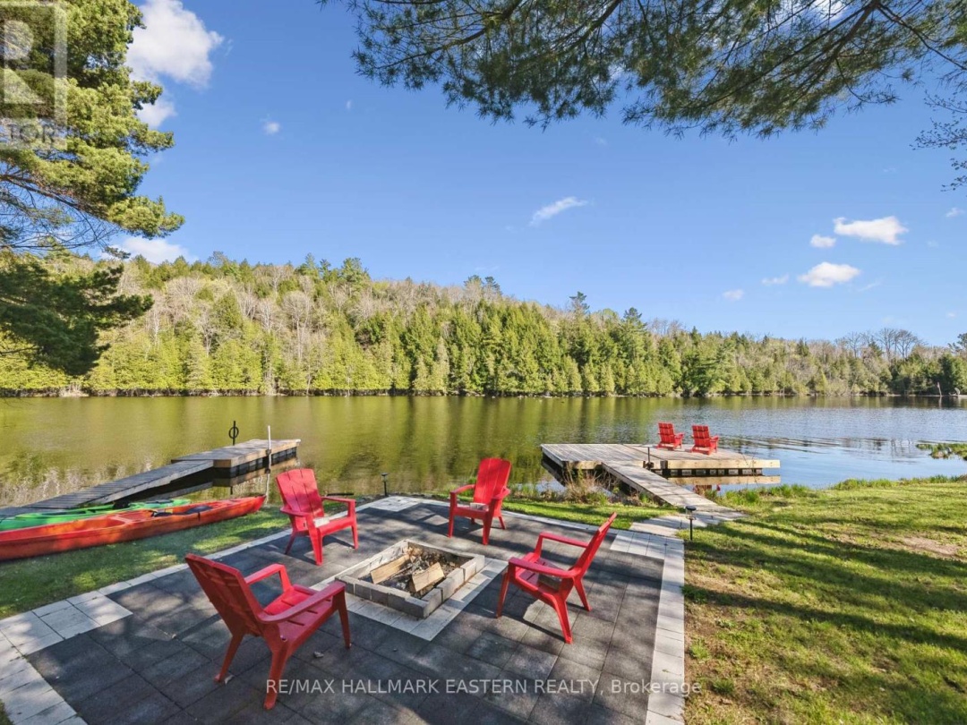 1025 Dickies Lane, Gooderham Lake