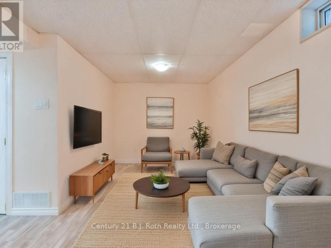 9 492 Laclie Street, Orillia