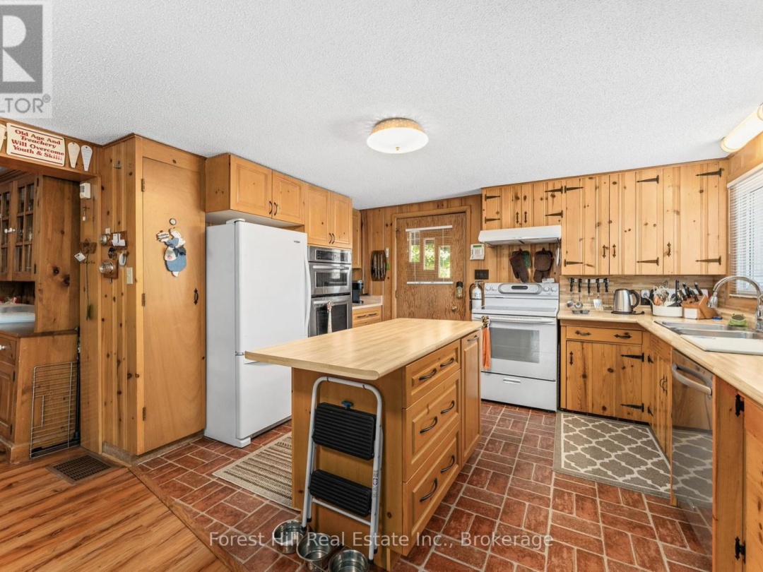 1062 PINE LAKE ROAD, 