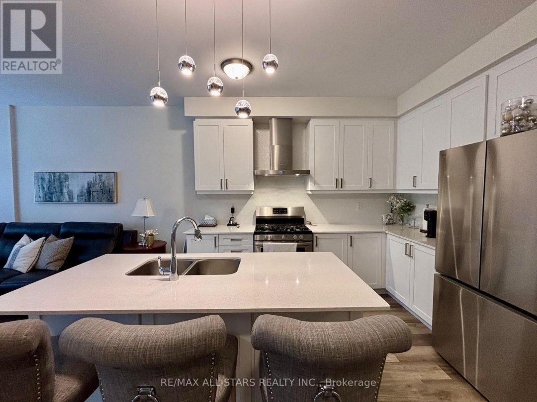 8 WYN WOOD LANE, Orillia