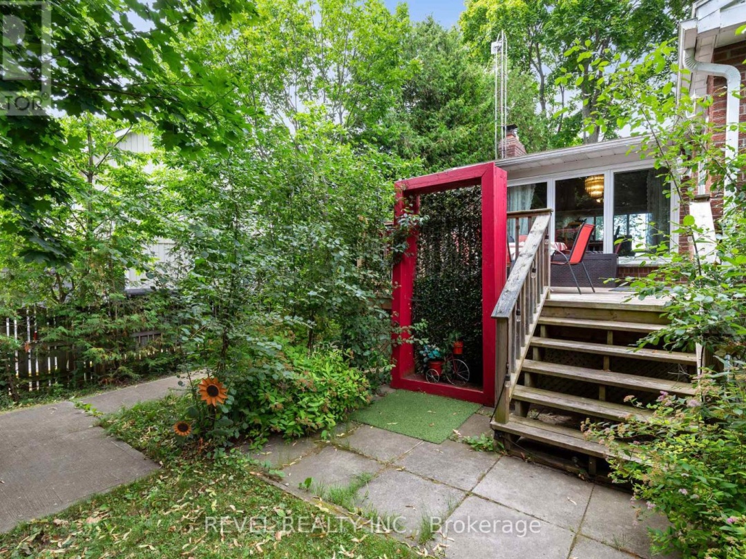 99 BOWEN ROAD, 