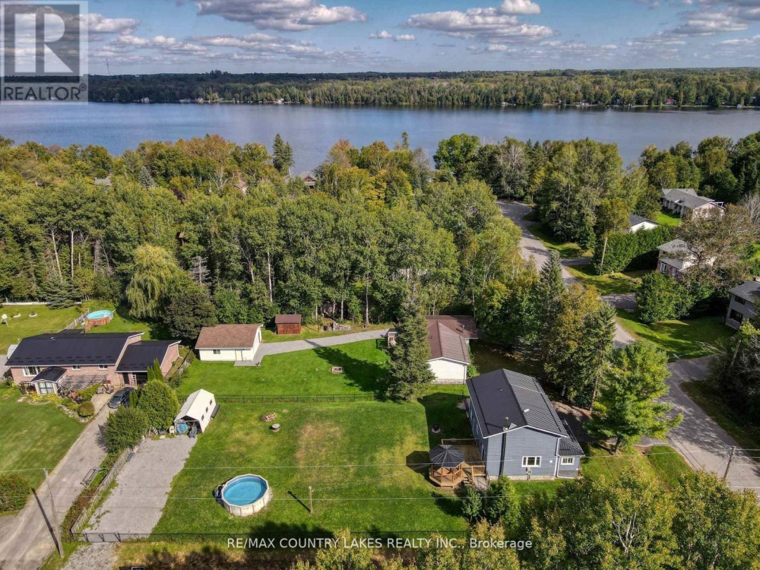 3 PINEWOOD BOULEVARD, Canal Lake
