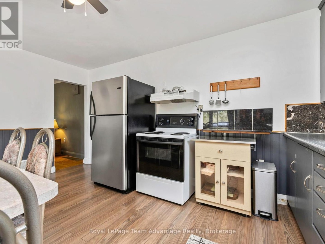 9 WOODS LANE, 