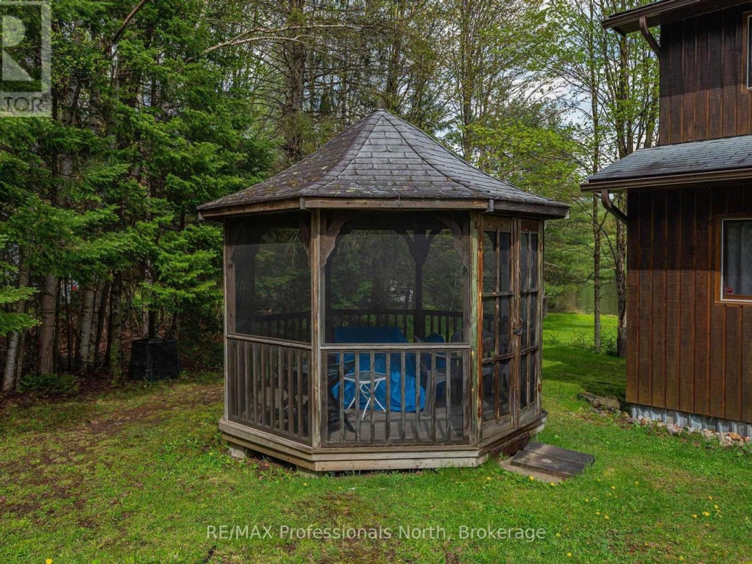 1070 Glamorgan Road E, Gooderham Lake