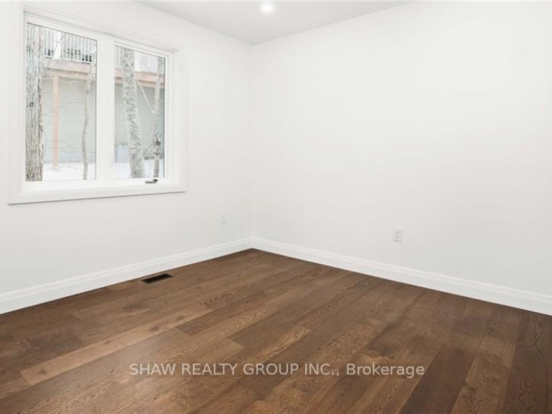 31 GLEN EAGLE COURT, 