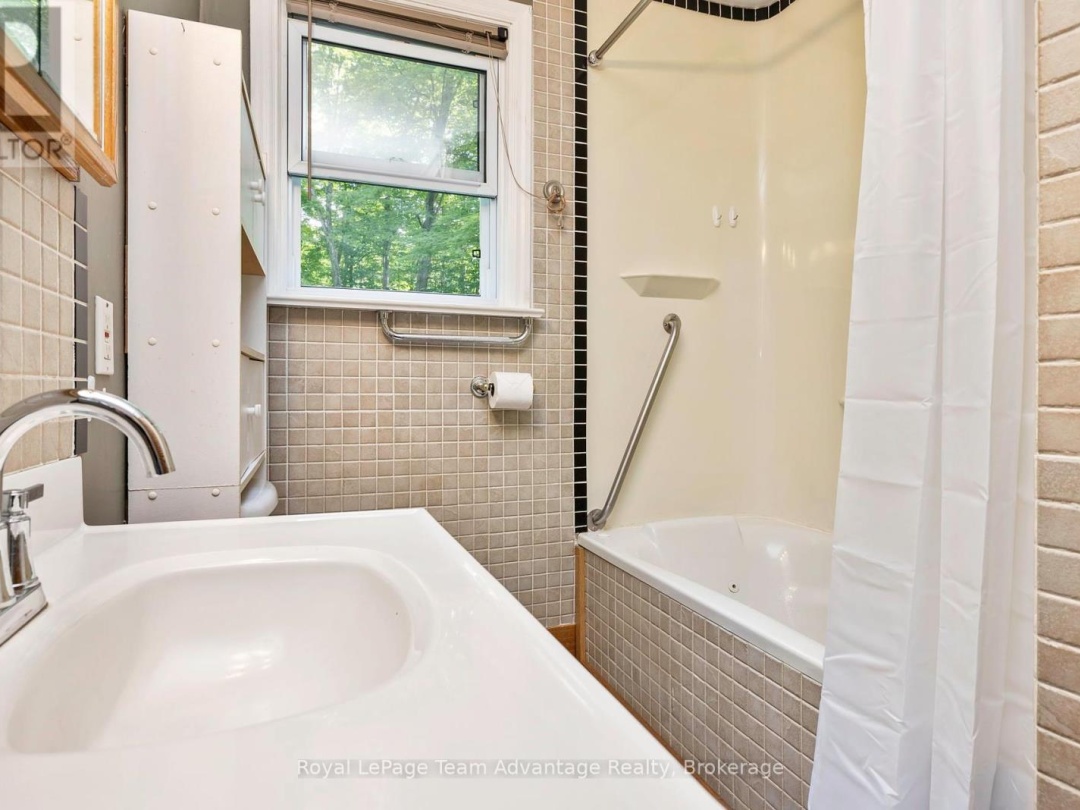 9 WOODS LANE, 