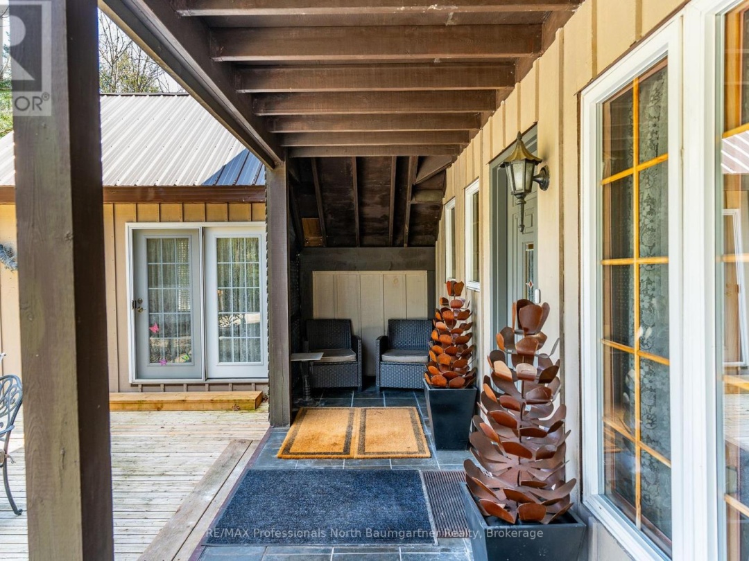 1065 Cloverleaf Road, Kennisis Lake