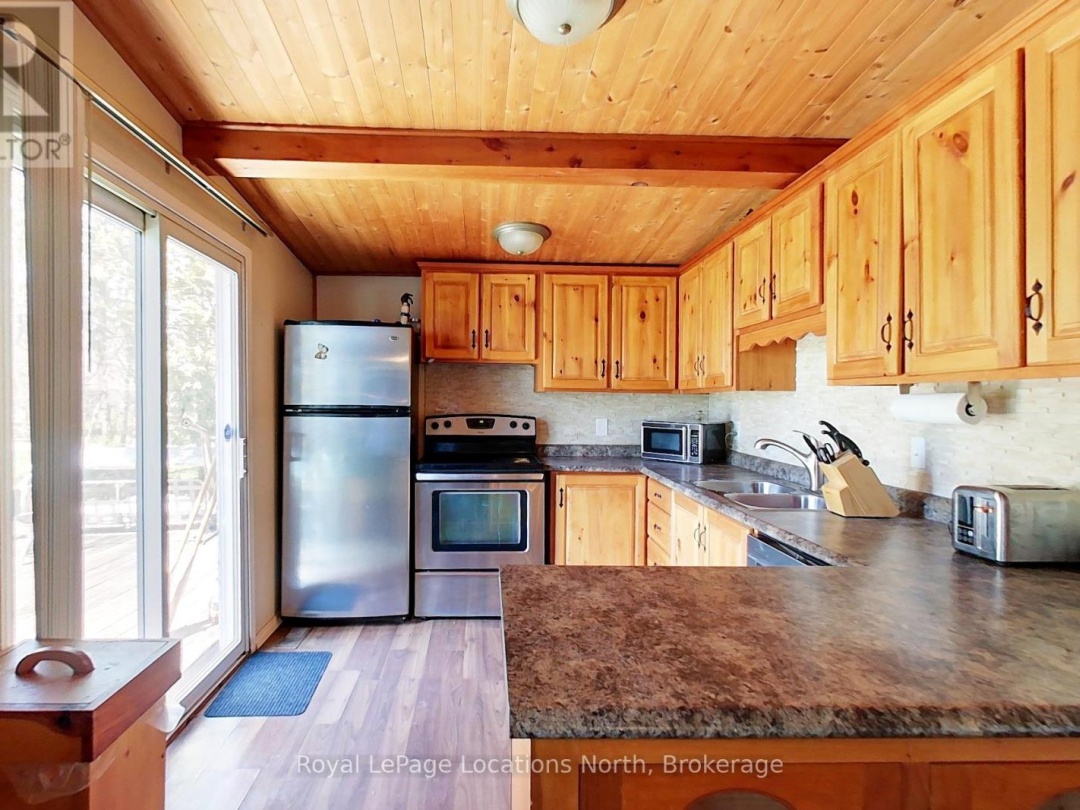 239 Monck Rd Cty 45, Young Lake