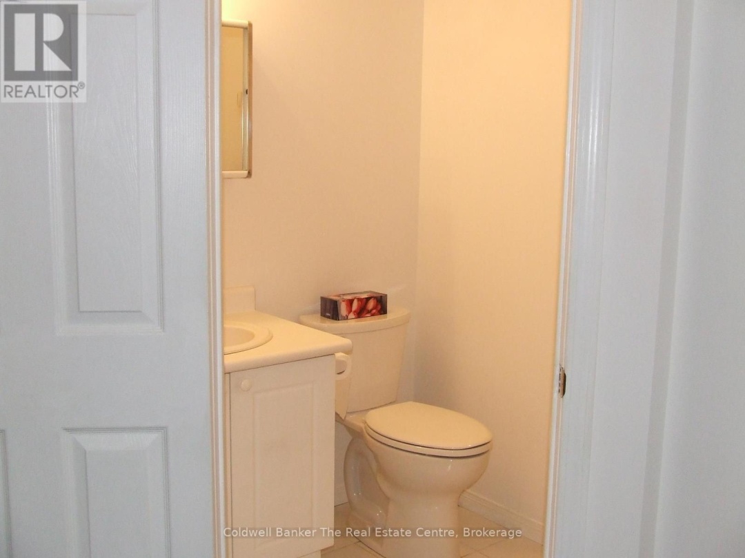 205 - 115 BOND STREET E, 