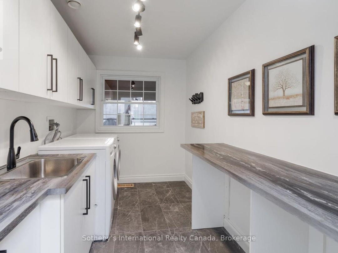 427 West Browns Road E, Weeduck Lake