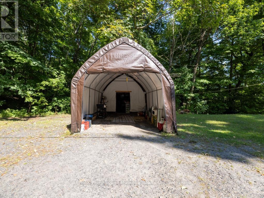 7 Blackstone Lake Road, Blackstone Lake